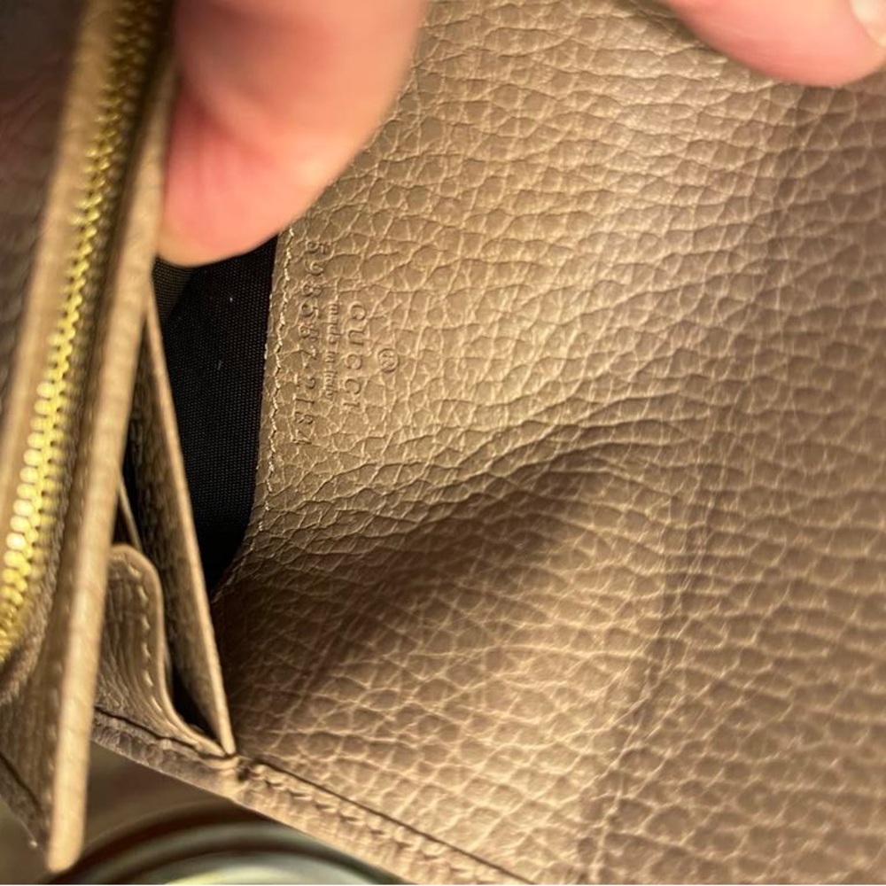 GUCCI Tan Leather Wallet ,excellent condition, 4,5”LX4.24”W - Picture 6 of 10